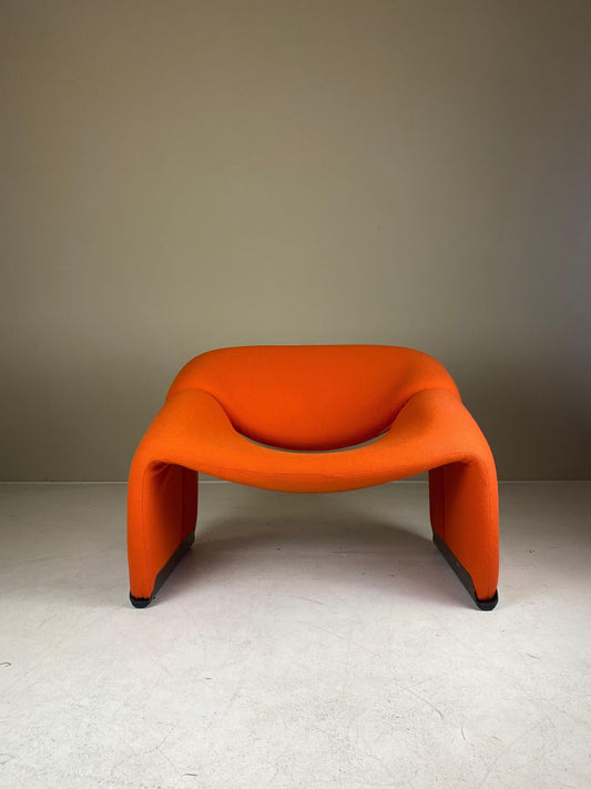 Vernieuw de bekleding van deze karaktervolle designfauteuil met behoud van zijn unieke vorm